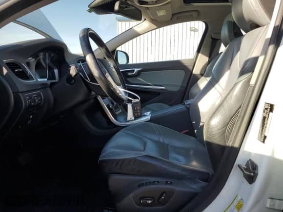 2014 Volvo S60 T6 с VIN YV1902FH9E1287429, выставлен на аукционе Copart как лот 82174805 с пробегом 66 322 миль миль и Списание • Salvage title. История ставок и продаж доступна на DreamBid. Изображение 7.