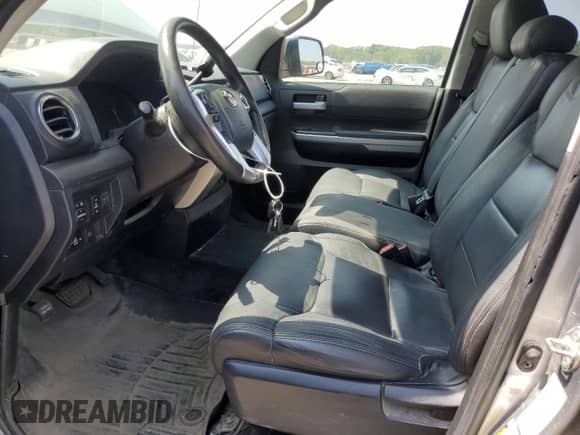 2019 Toyota Tundra SR с VIN 5TFUM5F10KX083538, выставлен на аукционе Copart как лот 68304055 с пробегом 131 034 миль миль и Списание • Salvage title. История ставок и продаж доступна на DreamBid. Изображение 7.