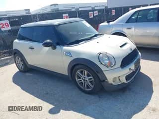 2012 MINI Hardtop S с VIN WMWSV3C5XCT385893, выставлен на аукционе IAAI как лот 43338948 с пробегом 129 919 миль миль и . История ставок и продаж доступна на DreamBid. Изображение 1.