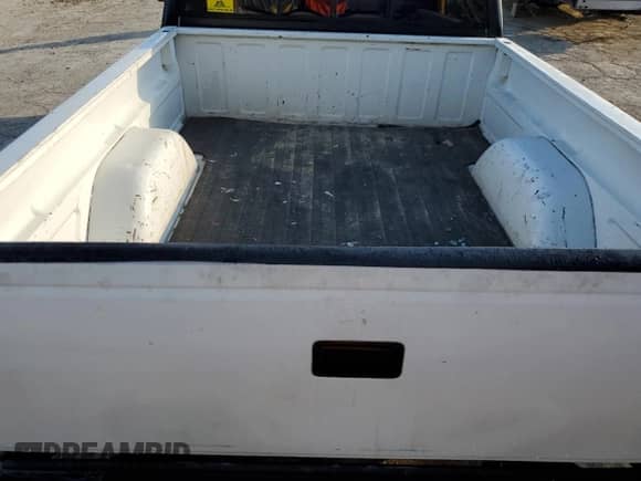 1989 GMC Sierra 1500 z VIN 1GTDC14K9KZ511666, wystawiony jako Copart lot #46428775 z przebiegiem 138 400 mil mil oraz Szkoda całkowita • Salvage title. Historia ofert i sprzedaży dostępna na DreamBid. Obrazek 10.