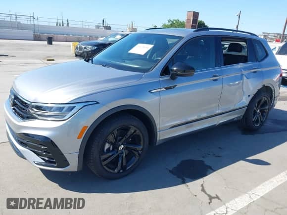 2024 Volkswagen Tiguan SE R-Line Black с VIN 3VVCB7AX3RM226105, выставлен на аукционе IAAI как лот 43125696 с пробегом 4 118 миль миль и . История ставок и продаж доступна на DreamBid. Изображение 18.