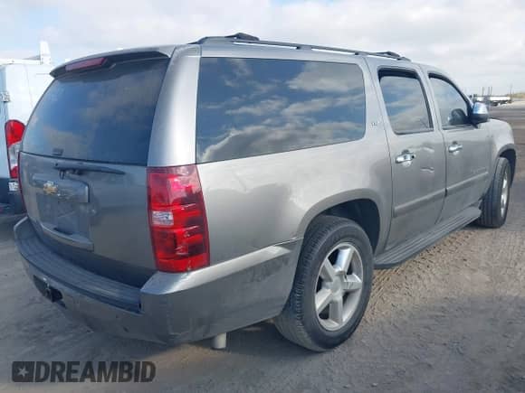 2007 Chevrolet Suburban LT z VIN 3GNFC16J77G288460, wystawiony jako IAAI lot #43473742 z przebiegiem 229 092 mil mil oraz . Historia ofert i sprzedaży dostępna na DreamBid. Obrazek 4.
