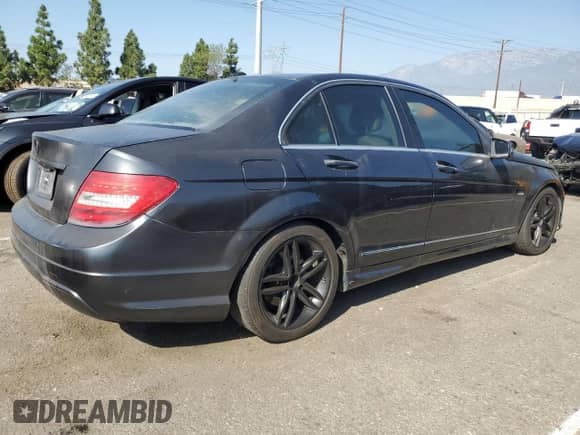 2012 Mercedes-Benz C 250 Sport с VIN WDDGF4HBXCR233965, выставлен на аукционе Copart как лот 82598215 с пробегом 156 674 миль миль и Чистый • Clean title. История ставок и продаж доступна на DreamBid. Изображение 3.