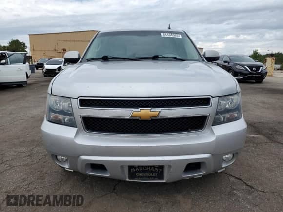 2012 Chevrolet Suburban LT z VIN 1GNSCJE00CR146873, wystawiony jako Copart lot #84454565 z przebiegiem 239 561 mil mil oraz Czysty tytuł • Clean title. Historia ofert i sprzedaży dostępna na DreamBid. Obrazek 5.