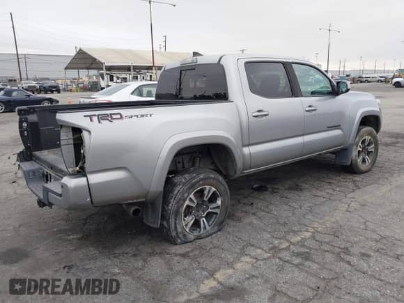 2019 Toyota Tacoma SR5 с VIN 3TMAZ5CN3KM104917, выставлен на аукционе IAAI как лот 43210298 с пробегом 136 976 миль миль и . История ставок и продаж доступна на DreamBid. Изображение 4.