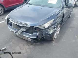 2014 Chevrolet Cruze 2LT z VIN 1G1PE5SB9E7310103, wystawiony jako IAAI lot #42957564 z przebiegiem 140 674 mil mil oraz . Historia ofert i sprzedaży dostępna na DreamBid. Obrazek 6.