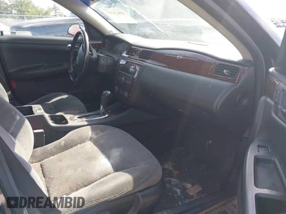 2011 Chevrolet Impala LT Fleet z VIN 2G1WG5EKXB1122149, wystawiony jako IAAI lot #43428593 z przebiegiem 198 000 mil mil oraz . Historia ofert i sprzedaży dostępna na DreamBid. Obrazek 5.