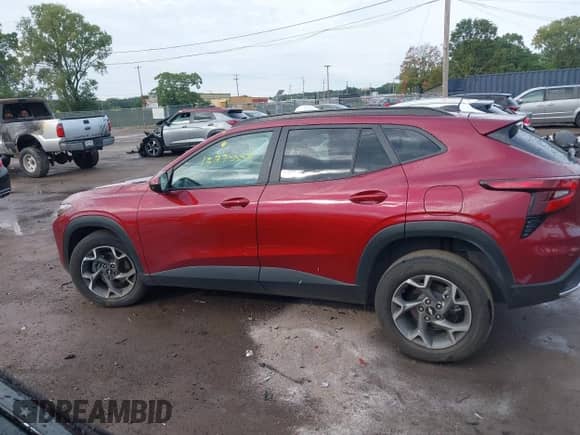 2025 Chevrolet Trax LT с VIN KL77LHEPXSC151694, выставлен на аукционе IAAI как лот 43275553 с пробегом 8 116 миль миль и . История ставок и продаж доступна на DreamBid. Изображение 15.