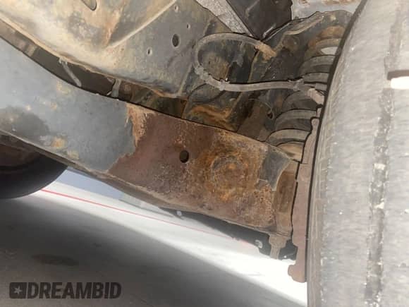 2013 Ford Econoline Cargo Commercial z VIN 1FTNS1EW0DDA17592, wystawiony jako IAAI lot #43589759 z przebiegiem 93 410 mil mil oraz . Historia ofert i sprzedaży dostępna na DreamBid. Obrazek 43.