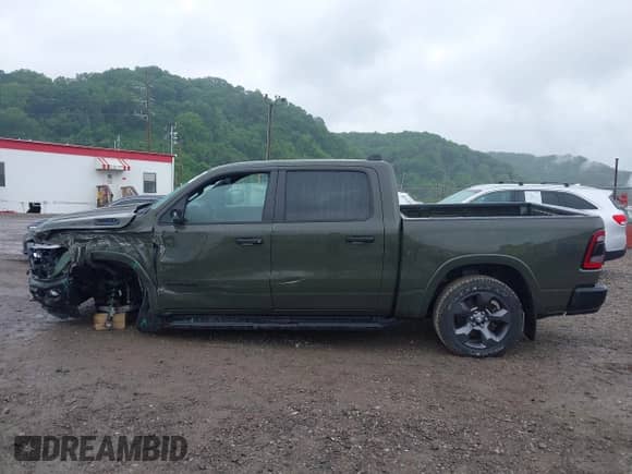2021 Ram 1500 Lone Star z VIN 1C6SRFFT6MN695393, wystawiony jako IAAI lot #42344282 z przebiegiem 12 796 mil mil oraz . Historia ofert i sprzedaży dostępna na DreamBid. Obrazek 15.