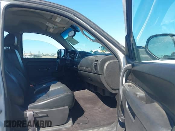 2013 Chevrolet Silverado 1500 LT z VIN 3GCPKSEA4DG107799, wystawiony jako IAAI lot #43397786 z przebiegiem 169 282 mil mil oraz . Historia ofert i sprzedaży dostępna na DreamBid. Obrazek 5.