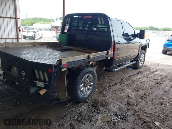 2016 Chevrolet Silverado 2500HD LT z VIN 1GC2KVEG8GZ317665, wystawiony jako IAAI lot #42184585 z przebiegiem Nie podano mil oraz . Historia ofert i sprzedaży dostępna na DreamBid. Obrazek 4.