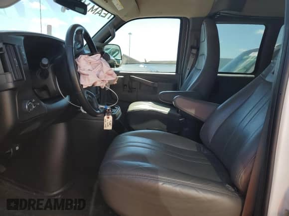 2022 Chevrolet Express Passenger LS с VIN 1GAZGNFP2N1283743, выставлен на аукционе Copart как лот 53305955 с пробегом 31 626 миль миль и Списание • Salvage title. История ставок и продаж доступна на DreamBid. Изображение 7.
