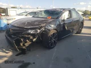 2019 Toyota Camry SE z VIN 4T1B11HK8KU693232, wystawiony jako Copart lot #85086995 z przebiegiem 82 014 mil mil oraz Szkoda całkowita • Salvage title. Historia ofert i sprzedaży dostępna na DreamBid. Obrazek 1.