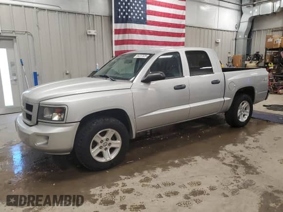 2010 Dodge Dakota Bighorn/Lonestar with VIN 1D7CW3GK0AS172187, listed as a Copart auction lot 84237325 with 117,417 mi miles and Clean title. Bid and sale history available at DreamBid. Image 1.
