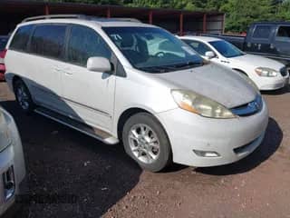 2006 Toyota Sienna XLE z VIN 5TDZA22C26S417388, wystawiony jako IAAI lot #42726558 z przebiegiem 158 264 mil mil oraz . Historia ofert i sprzedaży dostępna na DreamBid. Obrazek 1.