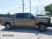 2015 Ram 1500 Big Horn z VIN 1C6RR6LT6FS567629, wystawiony jako IAAI lot #42323898 z przebiegiem 153 820 mil mil oraz . Historia ofert i sprzedaży dostępna na DreamBid. Obrazek 13.