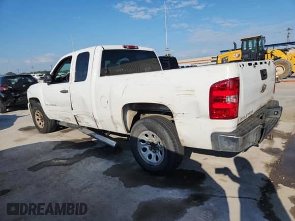 2007 Chevrolet Silverado 1500 1LT with VIN 1GCEC19C07Z509317, listed as a Copart auction lot 84037155 with 318,603 mi miles and Salvage title. Bid and sale history available at DreamBid. Image 2.
