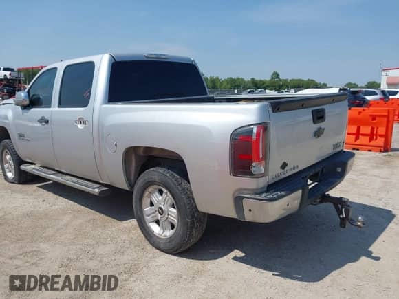 2012 Chevrolet Silverado 1500 LS z VIN 3GCPCREA4CG185181, wystawiony jako IAAI lot #42954321 z przebiegiem 268 189 mil mil oraz . Historia ofert i sprzedaży dostępna na DreamBid. Obrazek 3.