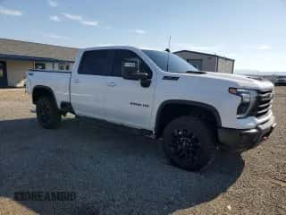 2025 Chevrolet Silverado 2500HD LT z VIN 2GC4KNE76S1165105, wystawiony jako Copart lot #69286705 z przebiegiem 6 046 mil mil oraz Szkoda całkowita • Salvage title. Historia ofert i sprzedaży dostępna na DreamBid. Obrazek 4.
