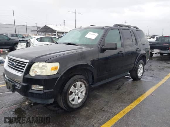2009 Ford Explorer XLT z VIN 1FMEU63E79UA26097, wystawiony jako IAAI lot #43421992 z przebiegiem 207 461 mil mil oraz . Historia ofert i sprzedaży dostępna na DreamBid. Obrazek 2.