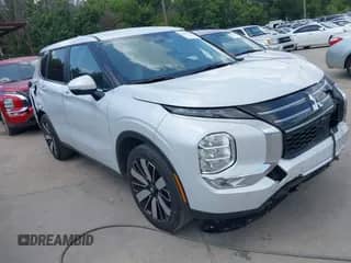 2025 Mitsubishi Outlander SE z VIN JA4J3VA8XSZ021492, wystawiony jako IAAI lot #42767602 z przebiegiem 5 329 mil mil oraz . Historia ofert i sprzedaży dostępna na DreamBid. Obrazek 1.