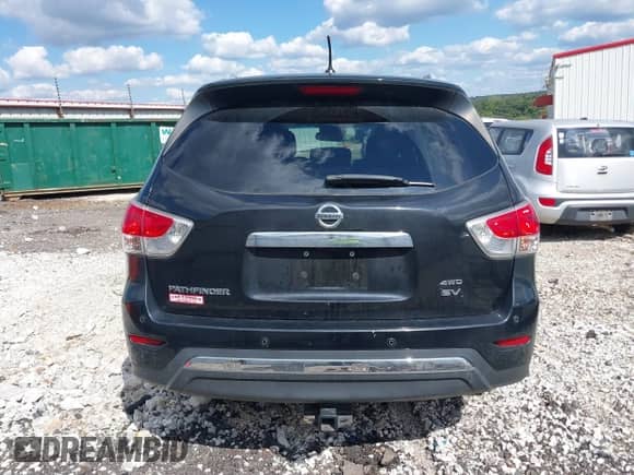 2015 Nissan Pathfinder S with VIN 5N1AR2MM0FC695277, listed as a IAAI auction lot 40391144 with 138,657 mi miles and . Bid and sale history available at DreamBid. Image 16.