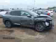 2025 Nissan Kicks SV с VIN 3N8AP6CA7SL333085, выставлен на аукционе IAAI как лот 43047631 с пробегом 1 921 миль миль и . История ставок и продаж доступна на DreamBid. Изображение 14.