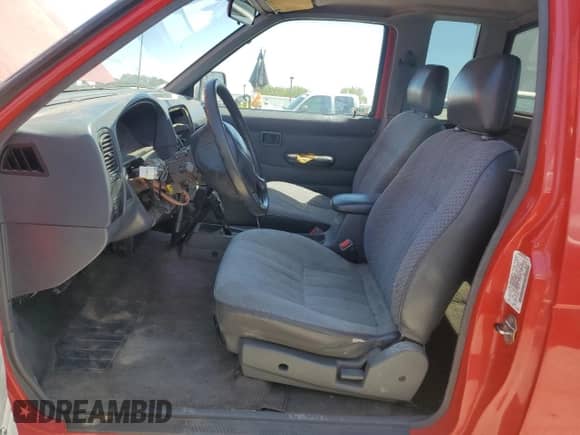 1996 Nissan Frontier XE z VIN 1N6SD16S3TC341128, wystawiony jako Copart lot #67135915 z przebiegiem 222 764 mil mil oraz Szkoda całkowita • Salvage title. Historia ofert i sprzedaży dostępna na DreamBid. Obrazek 7.
