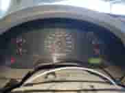 2005 Ford F-150 XL z VIN 1FTRF12265NC02703, wystawiony jako Copart lot #85713935 z przebiegiem 301 134 mil mil oraz Czysty tytuł • Clean title. Historia ofert i sprzedaży dostępna na DreamBid. Obrazek 9.