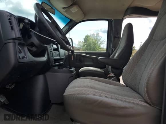 2006 Chevrolet Express Passenger with VIN 1GAHG35U861197751, listed as a Copart auction lot 70065115 with 108,579 mi miles and Salvage title. Bid and sale history available at DreamBid. Image 7.