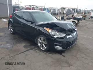2012 Hyundai Veloster w/Black Int z VIN KMHTC6AD3CU066110, wystawiony jako IAAI lot #43273448 z przebiegiem 97 397 mil mil oraz . Historia ofert i sprzedaży dostępna na DreamBid. Obrazek 1.