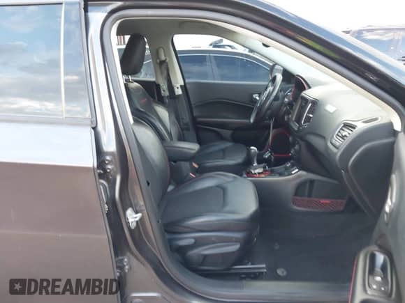 2020 Jeep Compass Trailhawk с VIN 3C4NJDDB0LT111645, выставлен на аукционе IAAI как лот 43052617 с пробегом 64 504 миль миль и . История ставок и продаж доступна на DreamBid. Изображение 5.