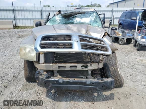 2005 Dodge Dakota Laramie z VIN 1D7HW58N15S145340, wystawiony jako Copart lot #58954154 z przebiegiem Nie podano mil oraz Szkoda całkowita • Salvage title. Historia ofert i sprzedaży dostępna na DreamBid. Obrazek 5.