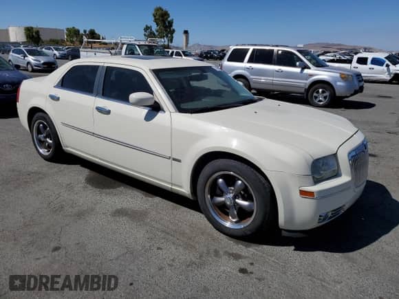 2008 Chrysler 300 Touring с VIN 2C3LA53GX8H262829, выставлен на аукционе Copart как лот 71099935 с пробегом 140 664 миль миль и Списание • Salvage title. История ставок и продаж доступна на DreamBid. Изображение 4.