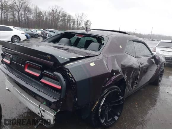 2022 Dodge Challenger R/T Scat Pack z VIN 2C3CDZFJ1NH199461, wystawiony jako IAAI lot #40905378 z przebiegiem 39 556 mil mil oraz . Historia ofert i sprzedaży dostępna na DreamBid. Obrazek 6.