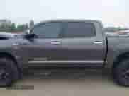 2013 Toyota Tundra Limited с VIN 5TFHW5F16DX289624, выставлен на аукционе IAAI как лот 42431374 с пробегом 115 432 миль миль и . История ставок и продаж доступна на DreamBid. Изображение 14.