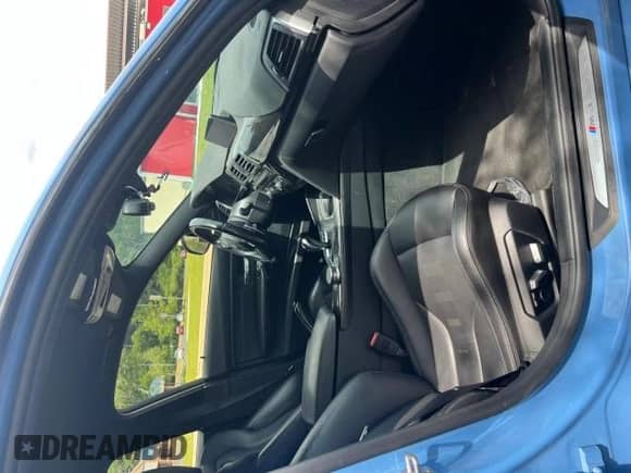 2017 BMW M3 z VIN WBS8M9C30H5G85547, wystawiony jako Copart lot #65657175 z przebiegiem 50 160 mil mil oraz Czysty tytuł • Clean title. Historia ofert i sprzedaży dostępna na DreamBid. Obrazek 5.