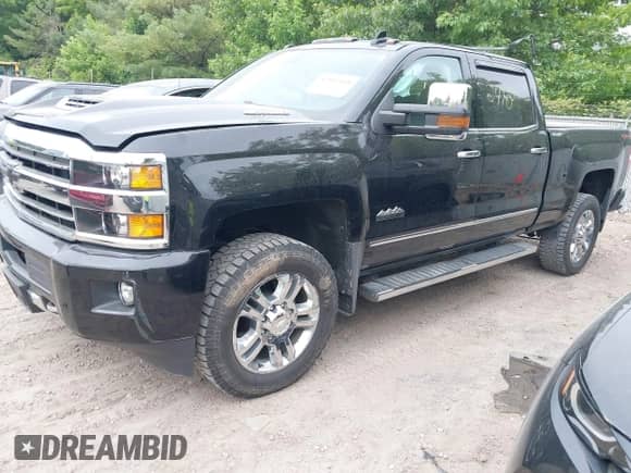 2018 Chevrolet Silverado 2500HD High Country с VIN 1GC1KXEY0JF116819, выставлен на аукционе IAAI как лот 42502418 с пробегом 113 411 миль миль и . История ставок и продаж доступна на DreamBid. Изображение 2.