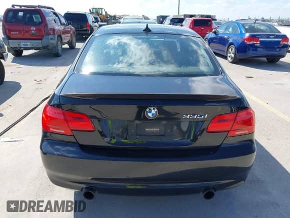 2011 BMW 3 Series 335i xDrive z VIN WBAKF9C57BE262345, wystawiony jako IAAI lot #43428669 z przebiegiem 127 610 mil mil oraz . Historia ofert i sprzedaży dostępna na DreamBid. Obrazek 16.