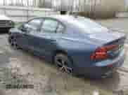 2025 Volvo S60 Core z VIN 7JRL12GJ4SG364728, wystawiony jako Copart lot #46180865 z przebiegiem 7 483 mil mil oraz Czysty tytuł • Clean title. Historia ofert i sprzedaży dostępna na DreamBid. Obrazek 2.