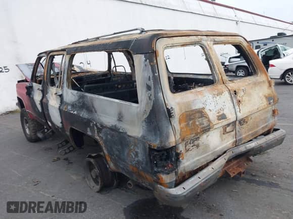 1990 Chevrolet Suburban с VIN 1GNEV16K8LF149352, выставлен на аукционе IAAI как лот 40350944 с пробегом Не указан миль и . История ставок и продаж доступна на DreamBid. Изображение 3.