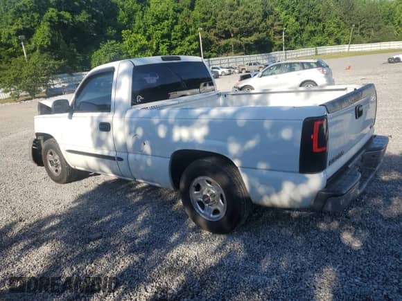 2004 GMC Sierra 1500 Work Truck with VIN 1GTEC14X34Z283604, listed as a Copart auction lot 57672935 with 326,764 mi miles and Salvage title. Bid and sale history available at DreamBid. Image 2.
