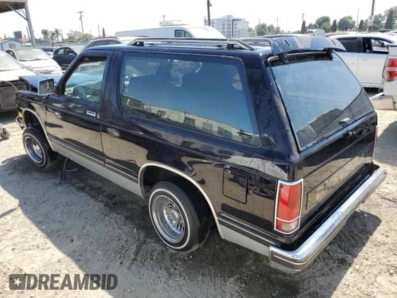 1989 Chevrolet Blazer z VIN 1GNCS18Z8K8187516, wystawiony jako Copart lot #64419475 z przebiegiem 113 414 mil mil oraz Szkoda całkowita • Salvage title. Historia ofert i sprzedaży dostępna na DreamBid. Obrazek 2.