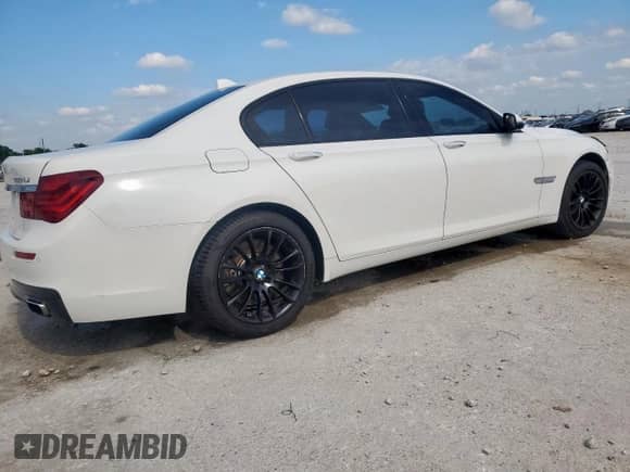 2014 BMW 7 Series ALPINA B7 z VIN WBAYE8C52ED136279, wystawiony jako Copart lot #60917415 z przebiegiem 120 118 mil mil oraz Czysty tytuł • Clean title. Historia ofert i sprzedaży dostępna na DreamBid. Obrazek 3.