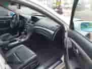 2013 Acura TL z VIN 19UUA8F28DA017359, wystawiony jako IAAI lot #42374246 z przebiegiem 188 548 mil mil oraz . Historia ofert i sprzedaży dostępna na DreamBid. Obrazek 5.