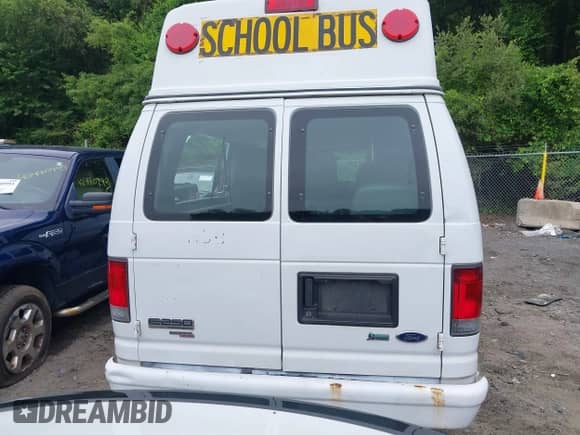 2012 Ford Econoline Cargo Commercial z VIN 1FTNS2EWXCDA09147, wystawiony jako IAAI lot #42418065 z przebiegiem 169 509 mil mil oraz . Historia ofert i sprzedaży dostępna na DreamBid. Obrazek 16.