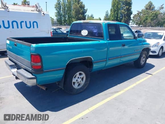 1997 Dodge 1500 with VIN 1B7HC13Z4VJ556310, listed as a IAAI auction lot 42824653 with 274,570 mi miles and . Bid and sale history available at DreamBid. Image 4.