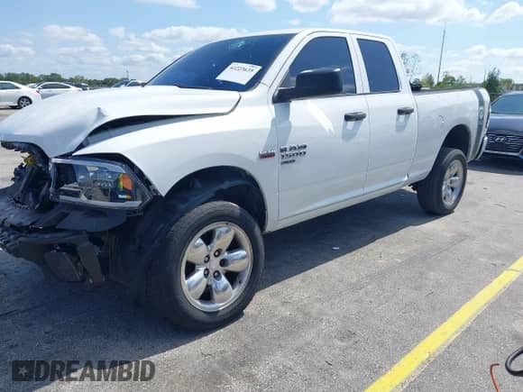 2019 Ram 1500 Tradesman z VIN 1C6RR6FT6KS545782, wystawiony jako IAAI lot #42223635 z przebiegiem 117 381 mil mil oraz . Historia ofert i sprzedaży dostępna na DreamBid. Obrazek 2.