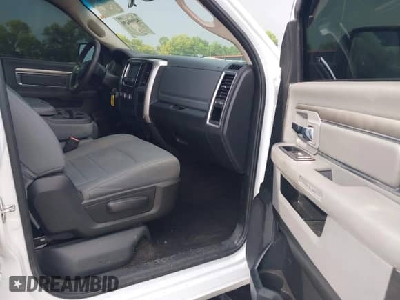 2018 Ram 1500 Big Horn с VIN 1C6RR6TT0JS160558, выставлен на аукционе IAAI как лот 42960290 с пробегом 185 627 миль миль и . История ставок и продаж доступна на DreamBid. Изображение 5.